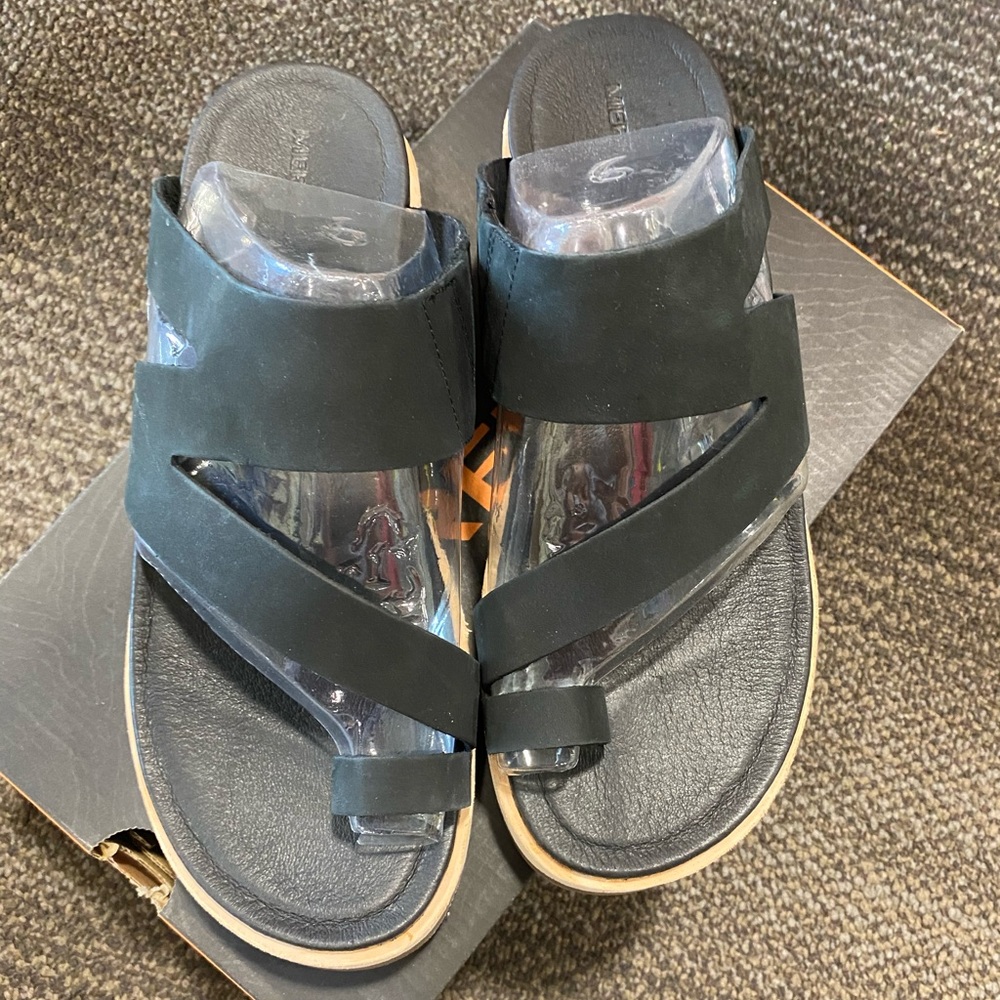 New Merrell Sandals